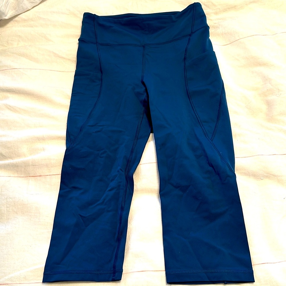 ~Sold~ Lululemon Women’s Capris